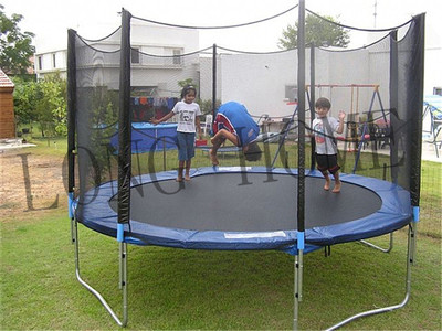 Outdoor trampoline with net and ladder – Longhome